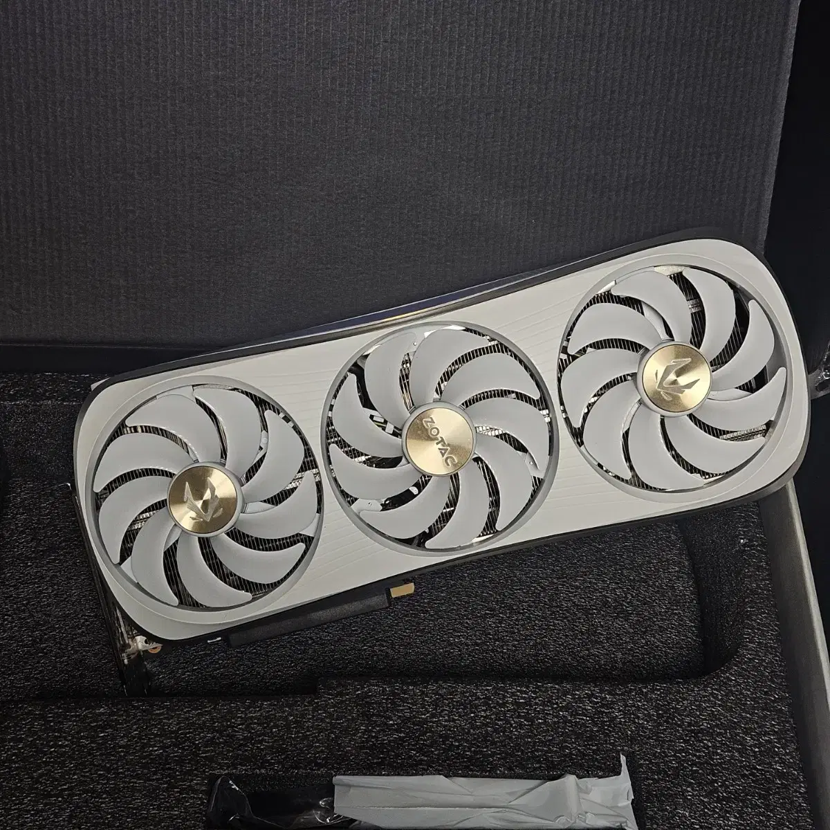 zotac 4080 amp white