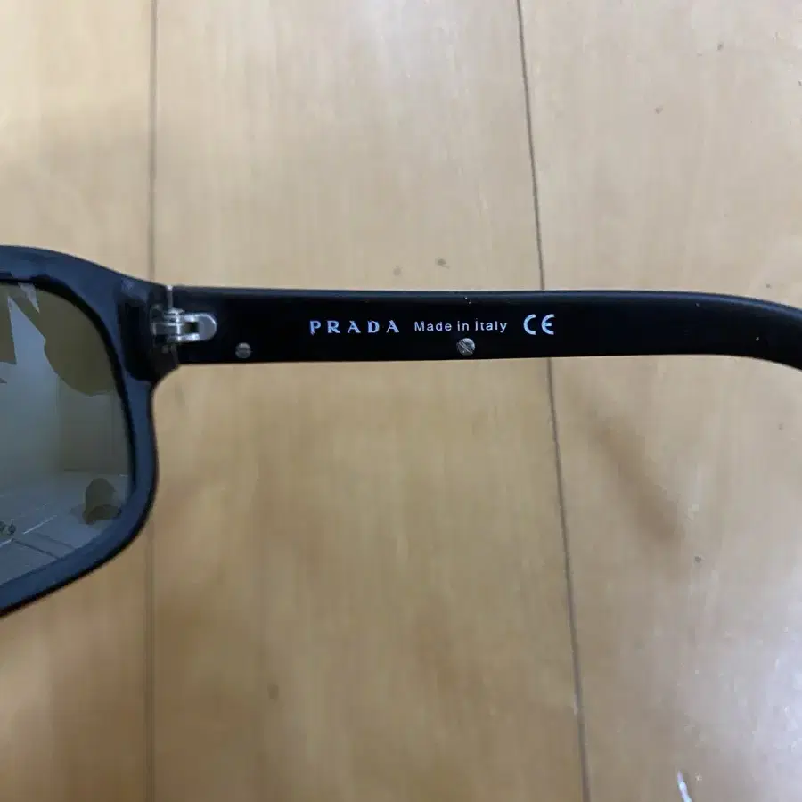 AW2000s Prada 아카이브 선글라스