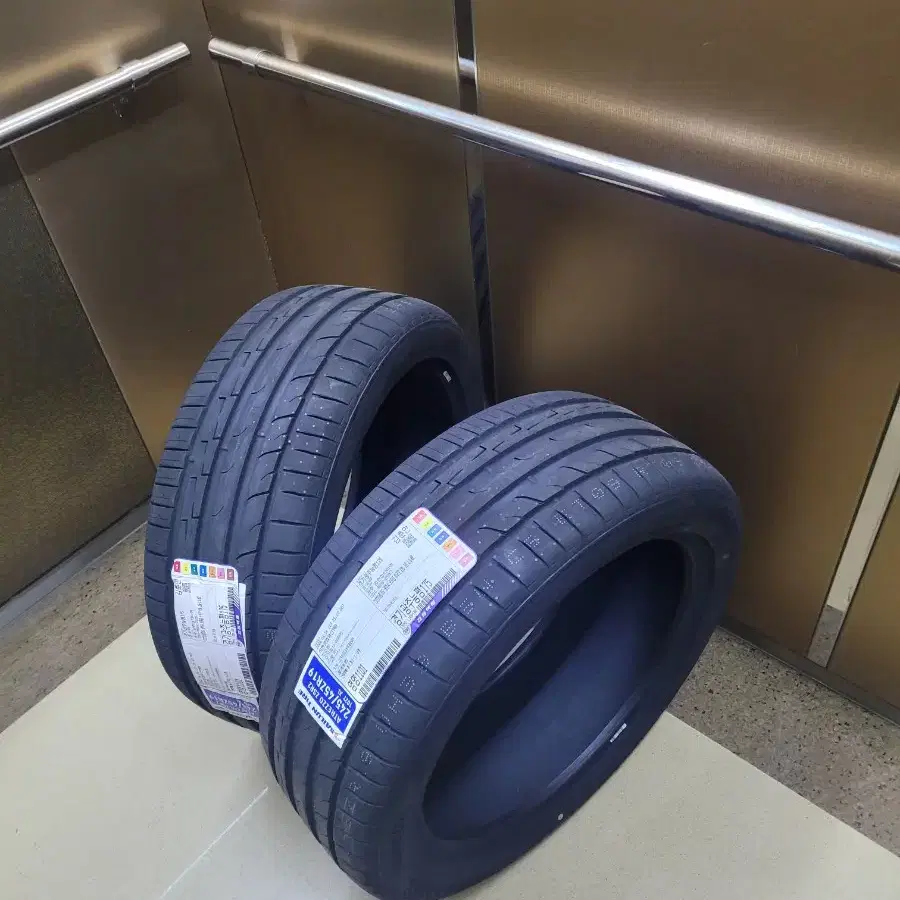 타이어  245/45R19 2개(245 45 19) 아트레조 ZSR2