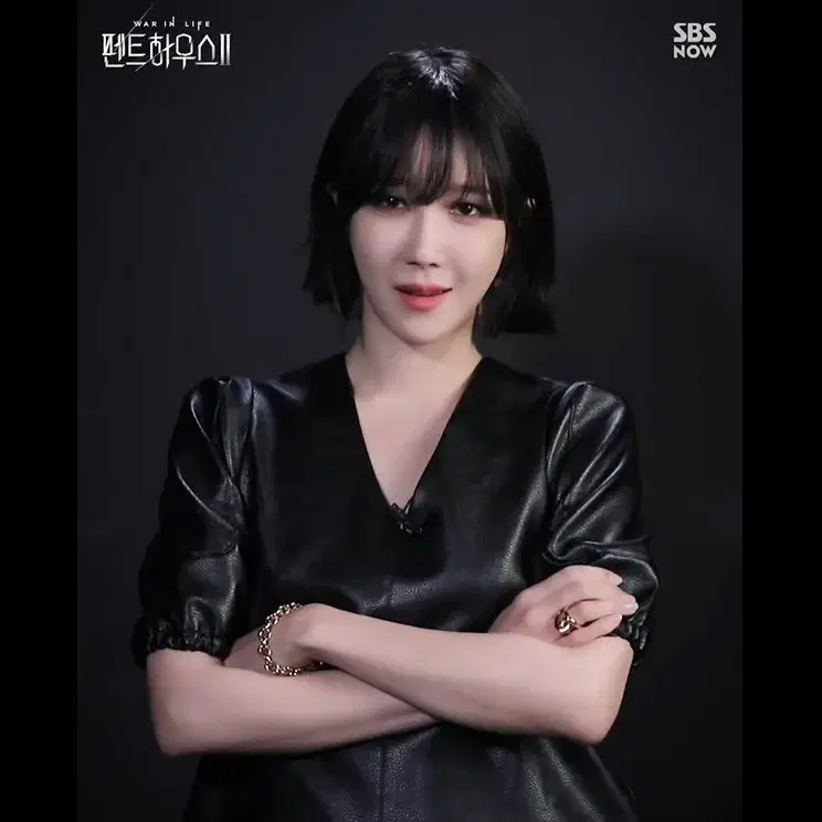 분더캄머 V-NECK LEATHER TOP_Black