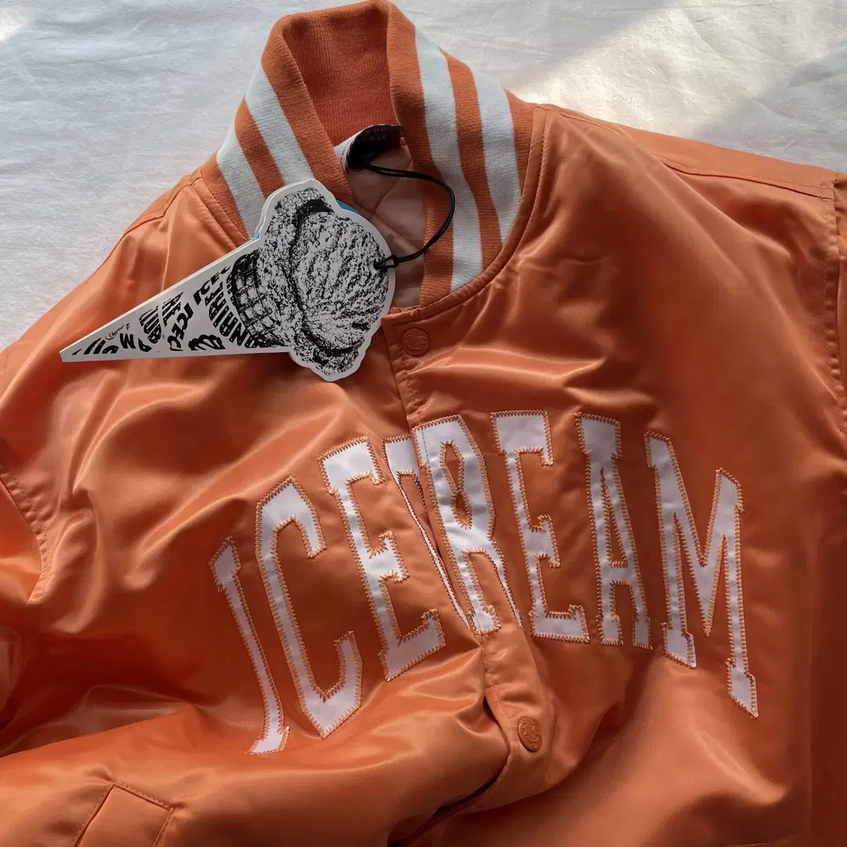 [M] BBC icecream 컬리지 사틴 봄버 오렌지