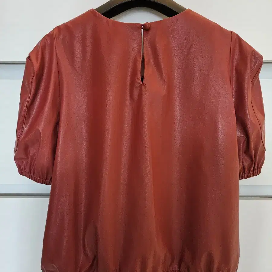 분더캄머 eco leather blouse_Red