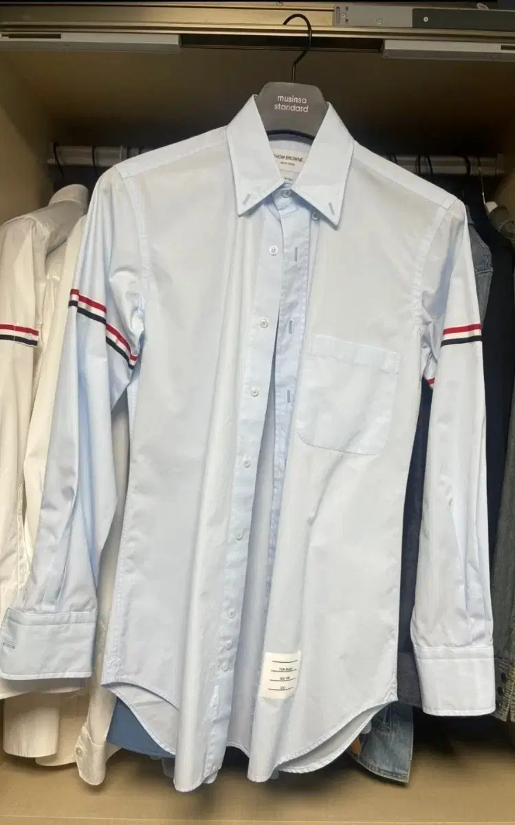 Thom Browne 톰브라운 암밴드 포플린 셔츠 (Sky Blue, 1