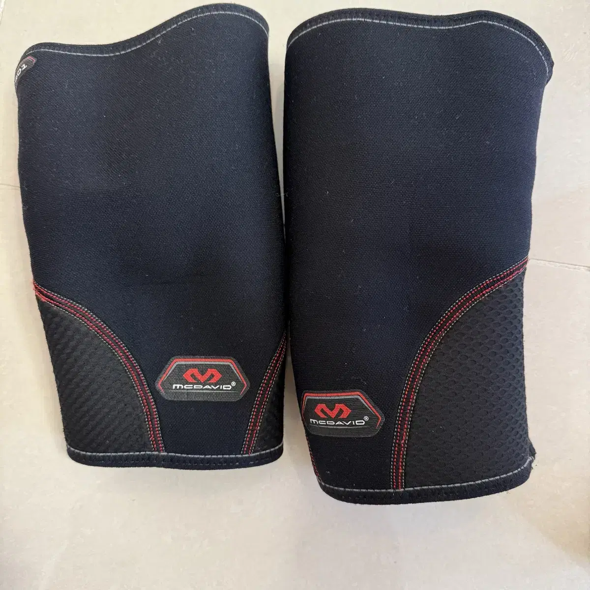 McDavid Knee Protector 401 M 2 pcs (= 1 pair) Can be used individually