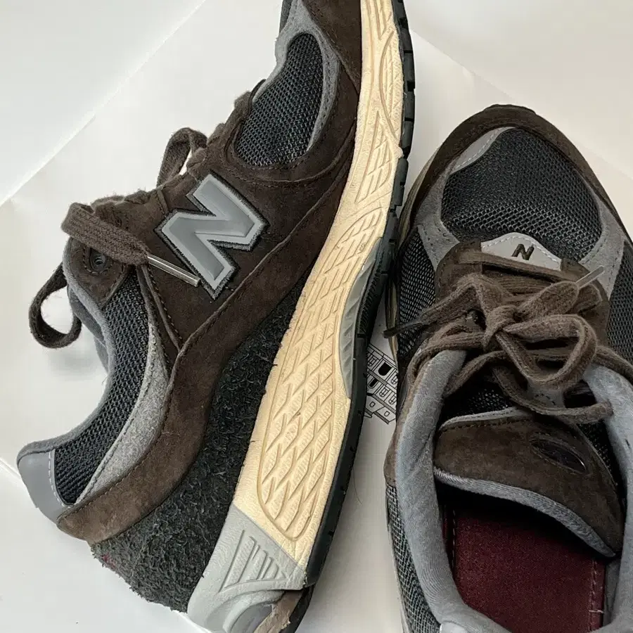 뉴발란스 2002R 270 (New Balance 2002R Rich E