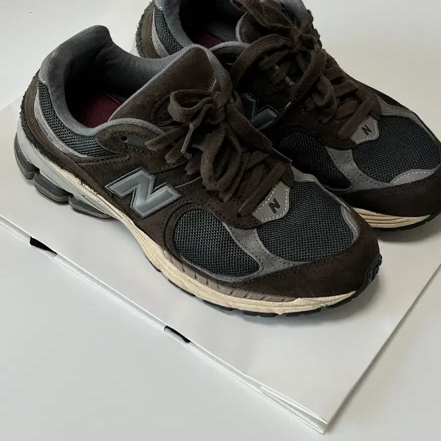 뉴발란스 2002R 270 (New Balance 2002R Rich E