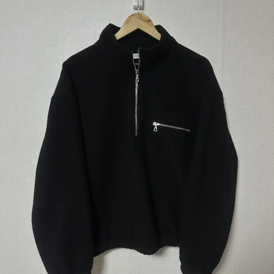 [L] 리에르 RIER FLEECE BLACK