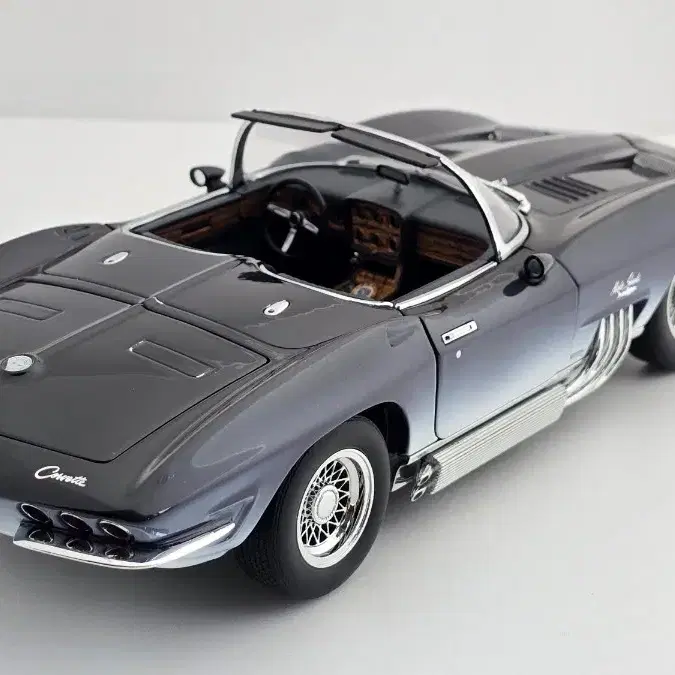 1:18 UT 쉐보레 콜벳 mako shark 1961