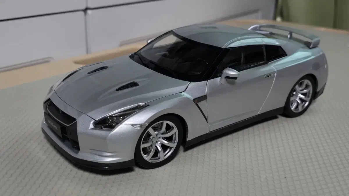 1:18 Norev Nissan R35