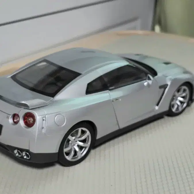 1:18 Norev R35