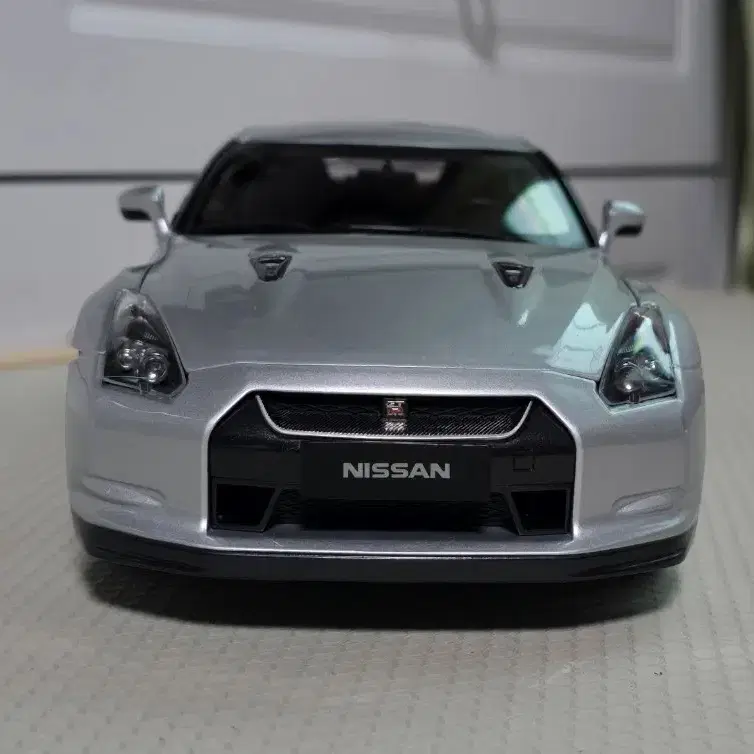 1:18 Norev R35