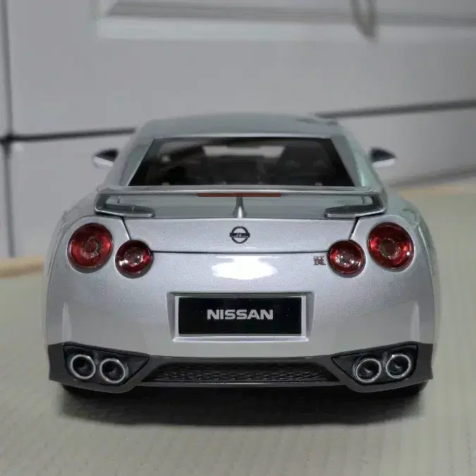 1:18 Norev R35