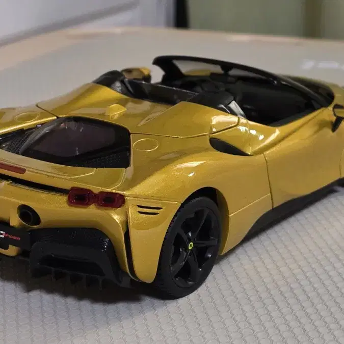 1:18 bburago 페라리 SF90 spider