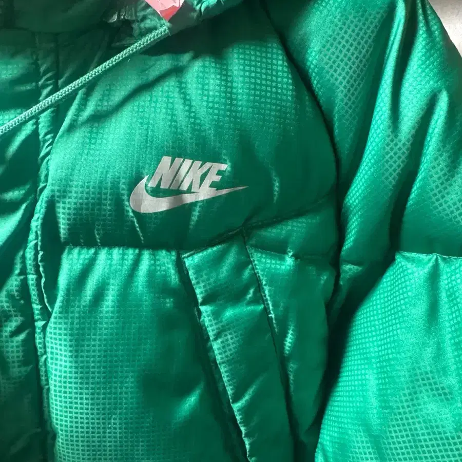 나이키 숏패딩 NIKE 5323 (95사이즈)완전새것