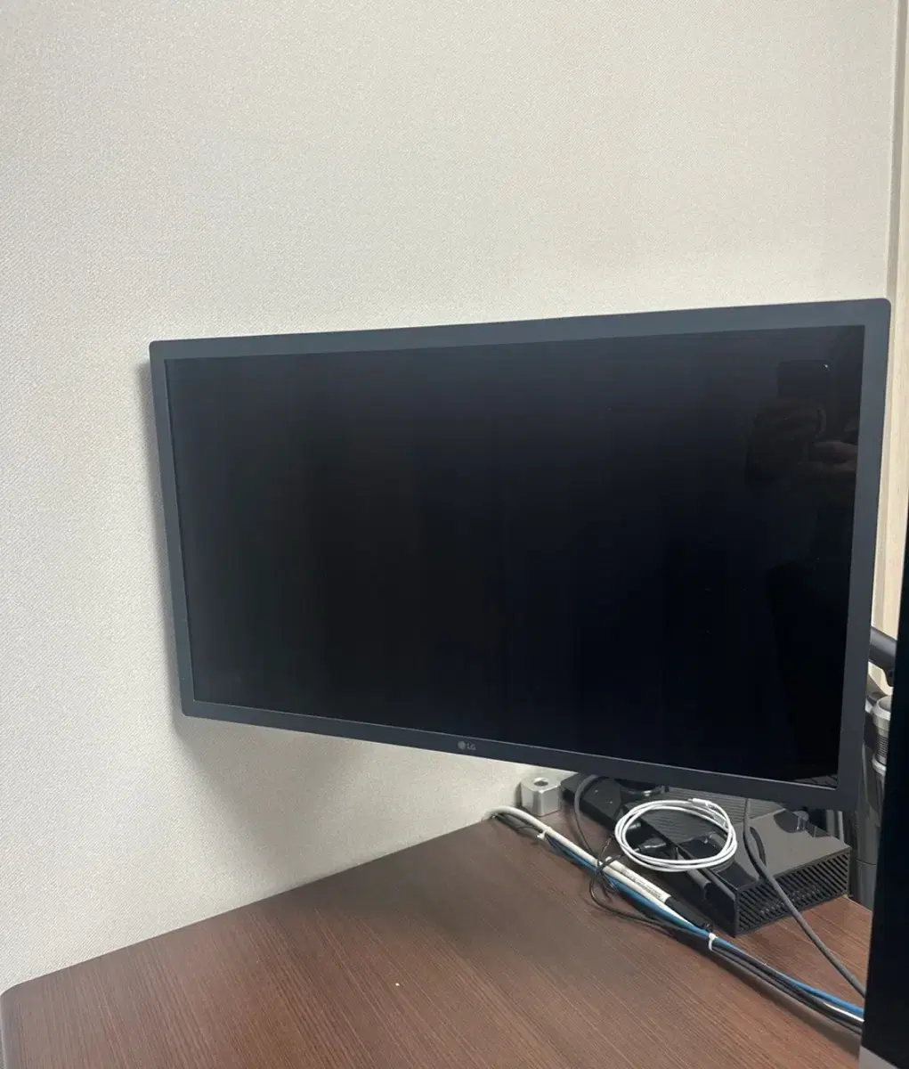 UltraFine 4K (24md4kl) high-end monitor