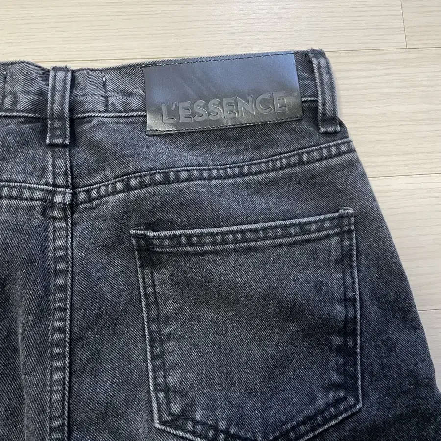 르(le) regular-fit black denim pants