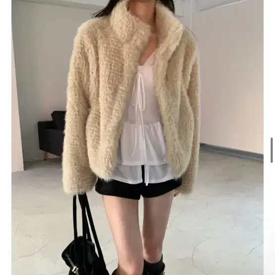 르에브 High neck eco fur jacket