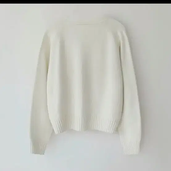 낫띵리튼 erin wool v-neck pullover 니트