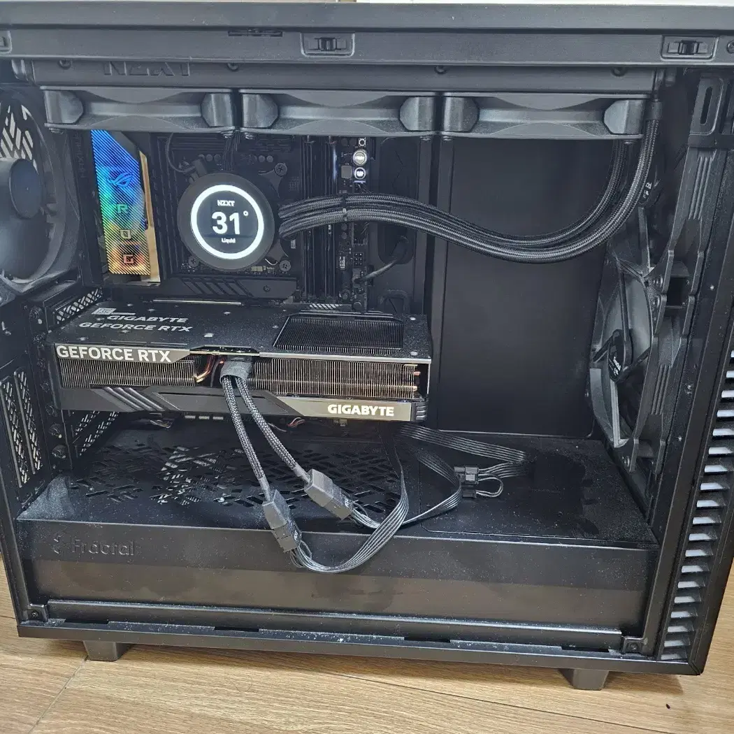 13700k + RTX 4070Ti SUPER PC 본체 판매합니다.