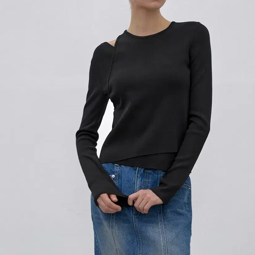 아틀리에 나인 UNBALANCED CUTOUT SLIM KNIT