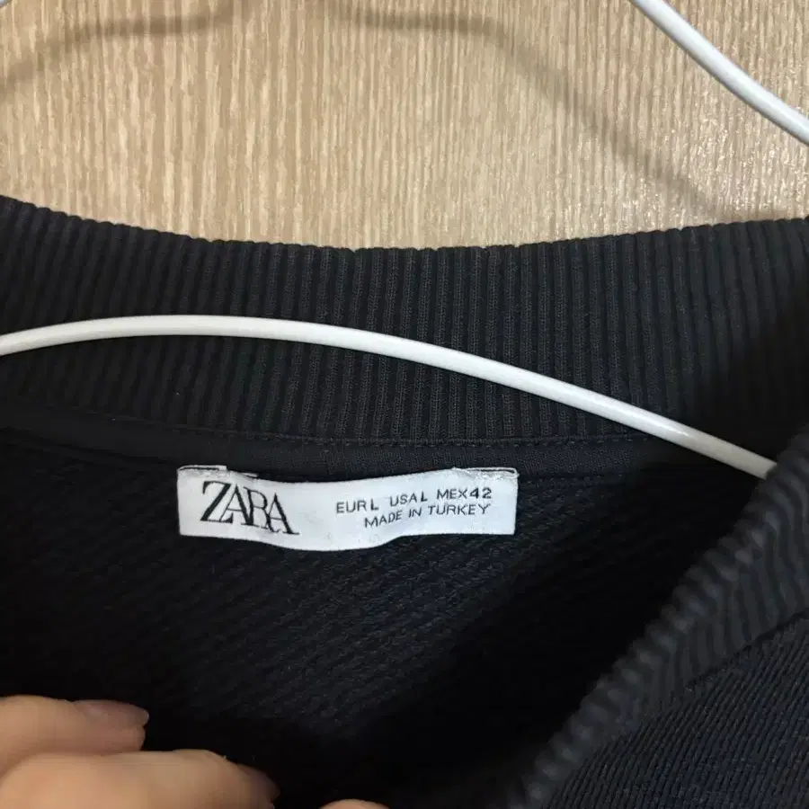 남성 자라 zara 긴팔 검정 티셔츠 L