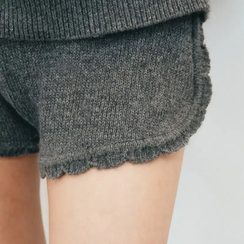 더티스 CASHMERE MINI KNIT SHORTPANTS