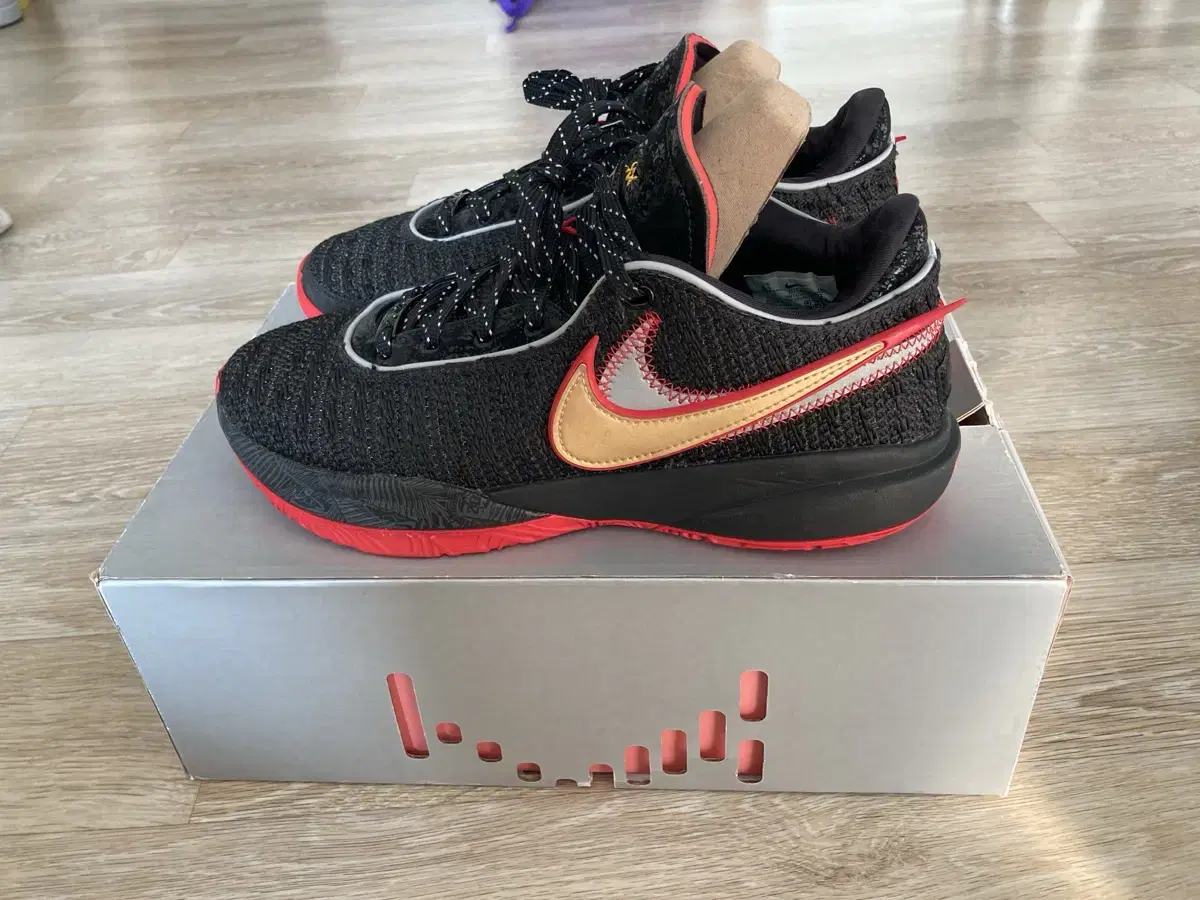 (265)LeBron20 Bread