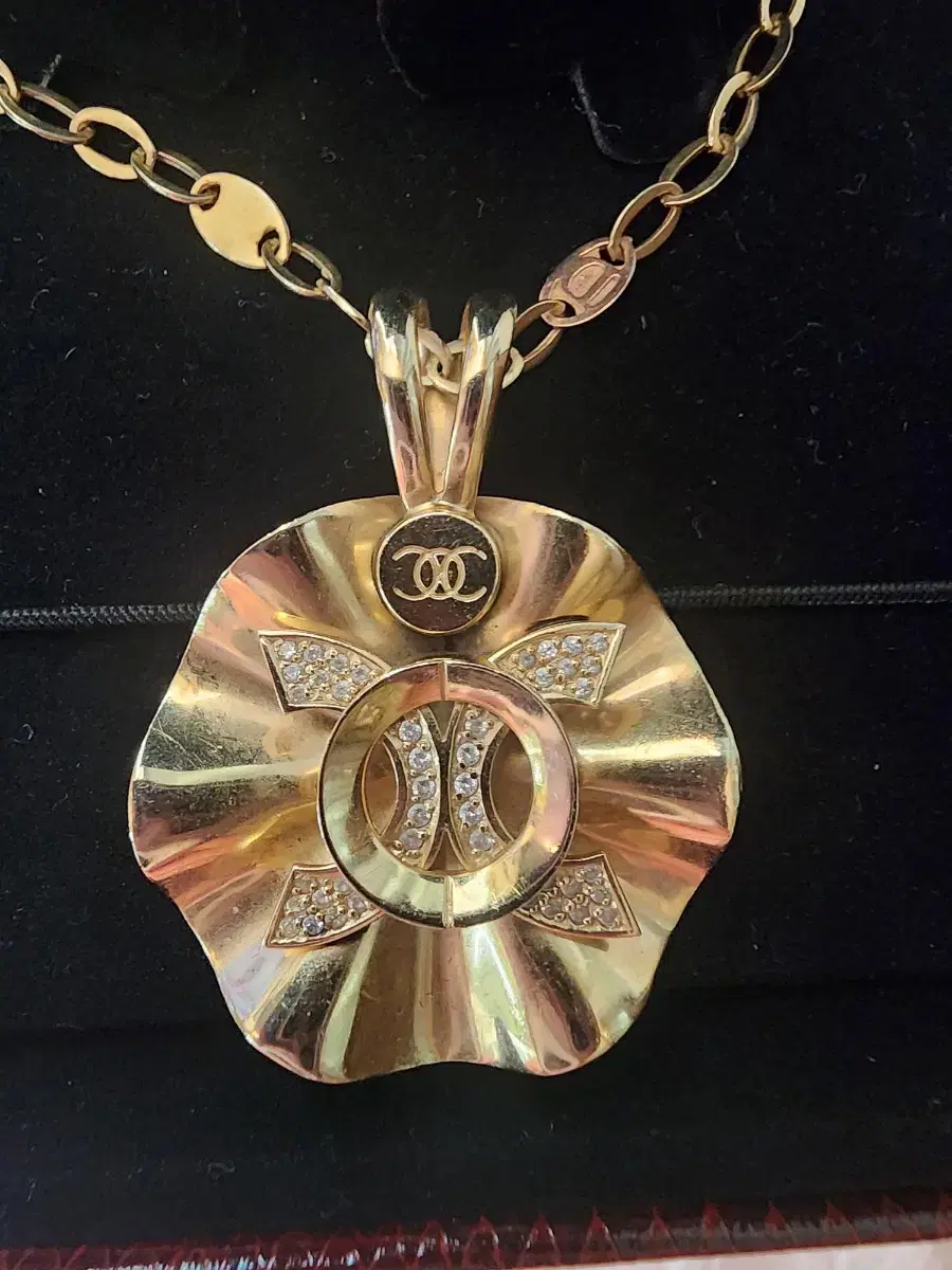 I'm selling a 14k Chanel necklace