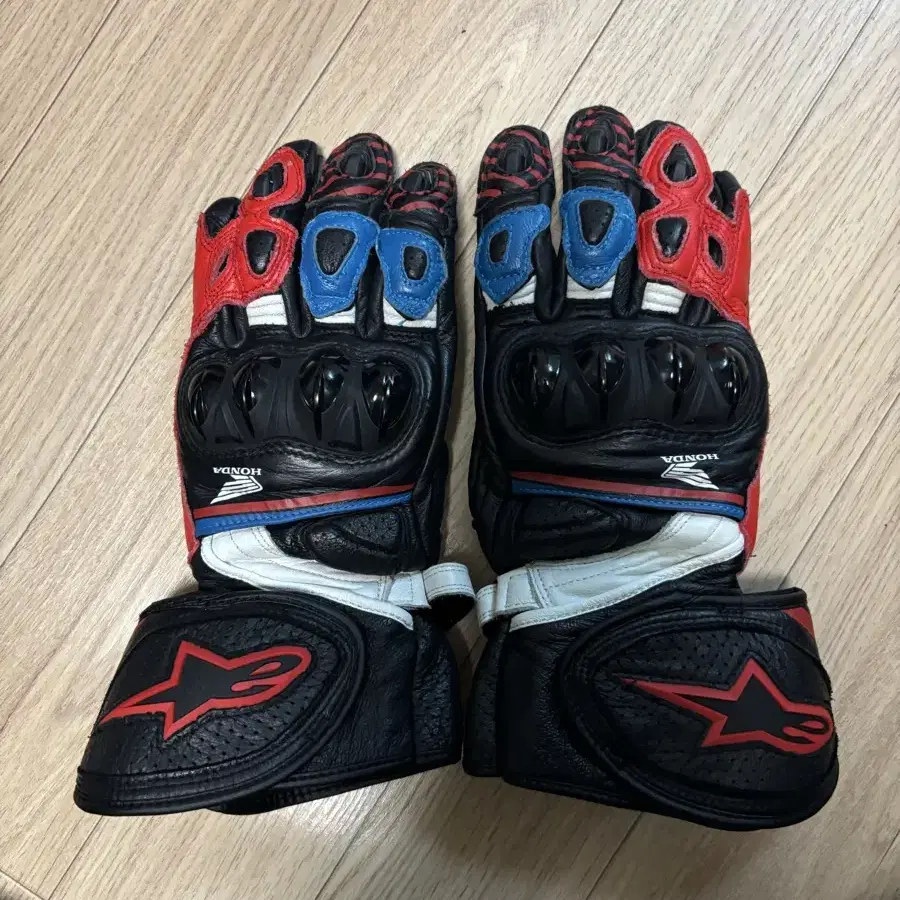 알파인스타 Honda Gp Plus R V2 Glove S사이즈 팝니다