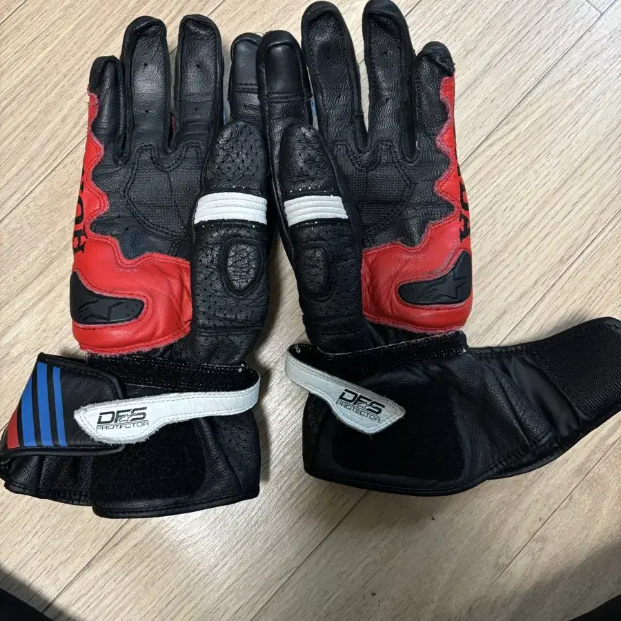 알파인스타 Honda Gp Plus R V2 Glove S사이즈 팝니다