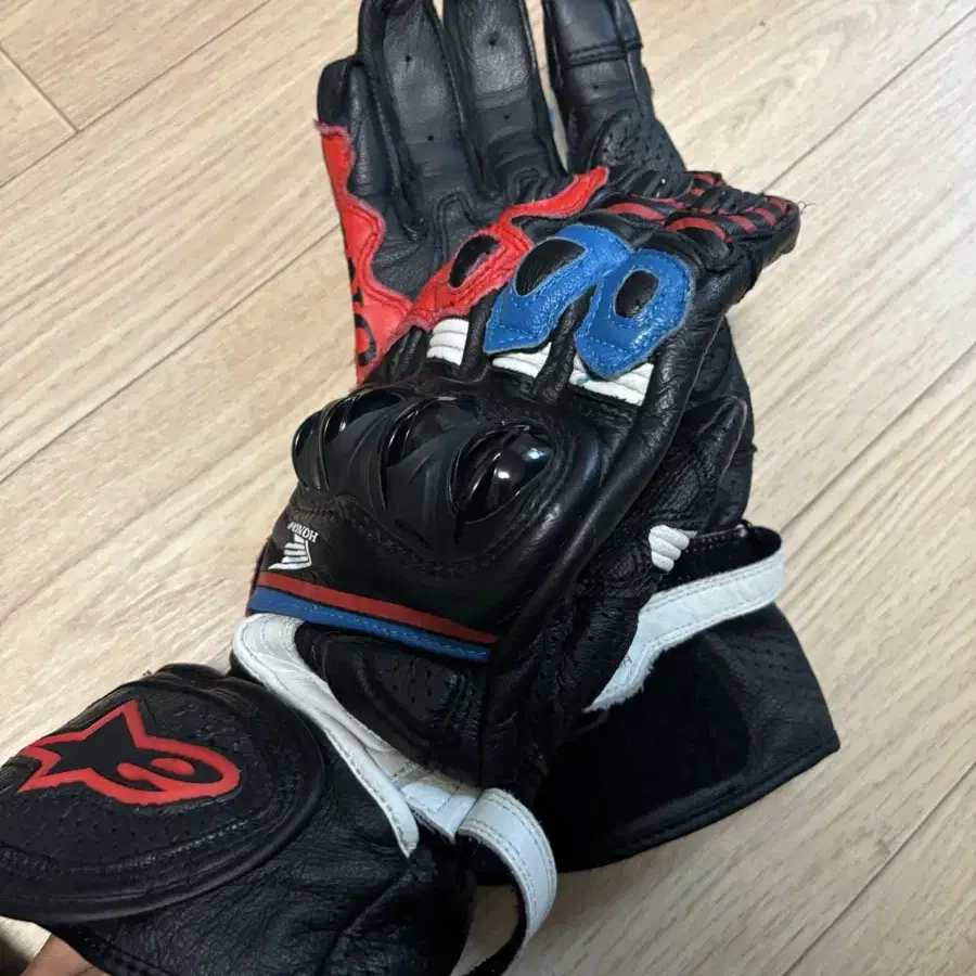 알파인스타 Honda Gp Plus R V2 Glove S사이즈 팝니다