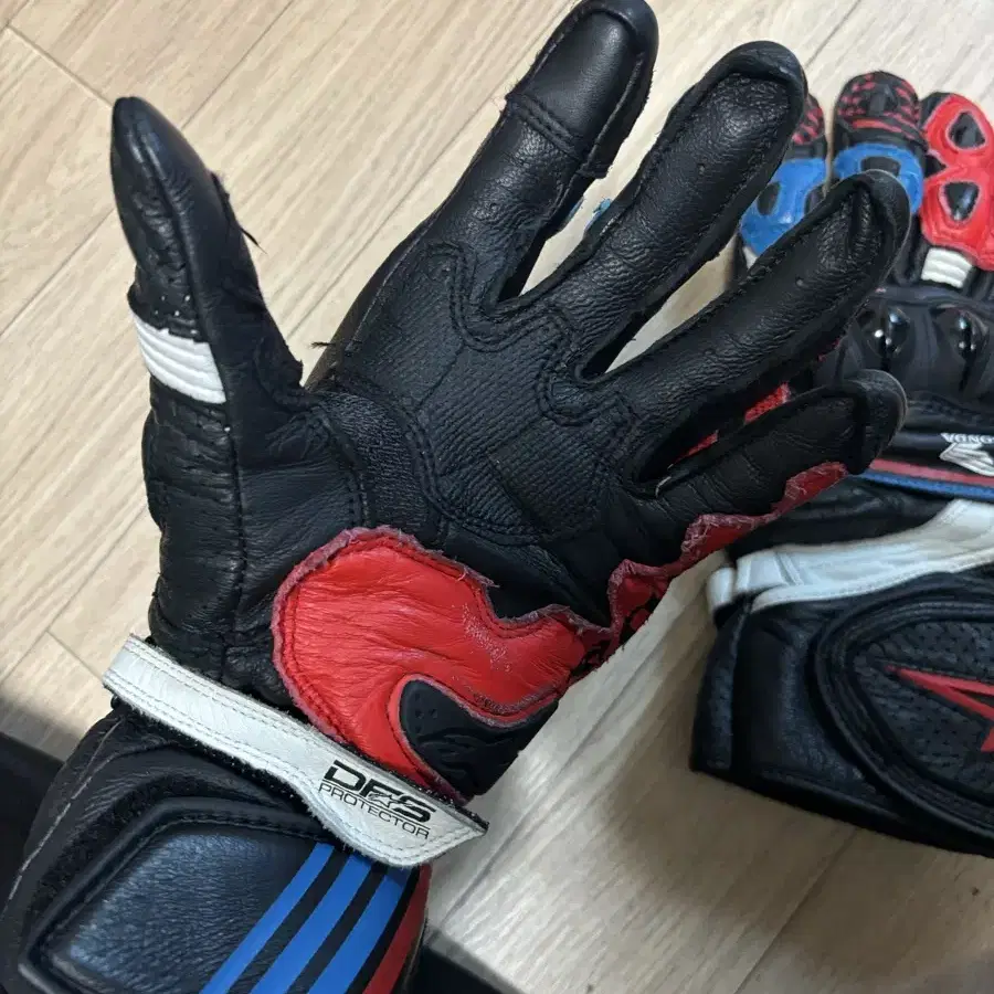 알파인스타 Honda Gp Plus R V2 Glove S사이즈 팝니다