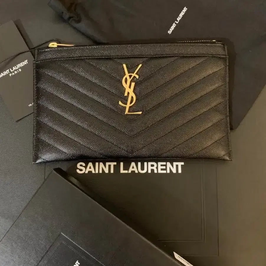 생로랑 YSL 모노그램 빌 파우치