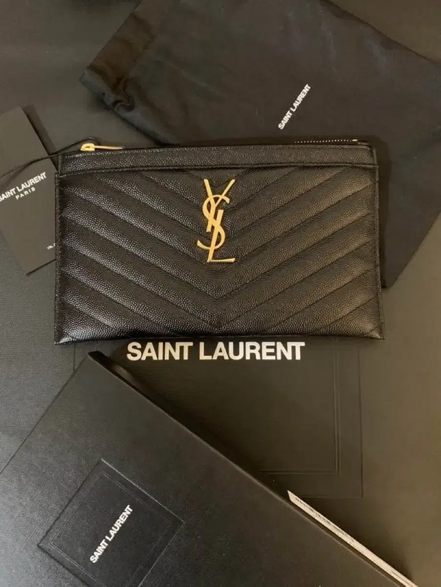 생로랑 YSL 모노그램 빌 파우치