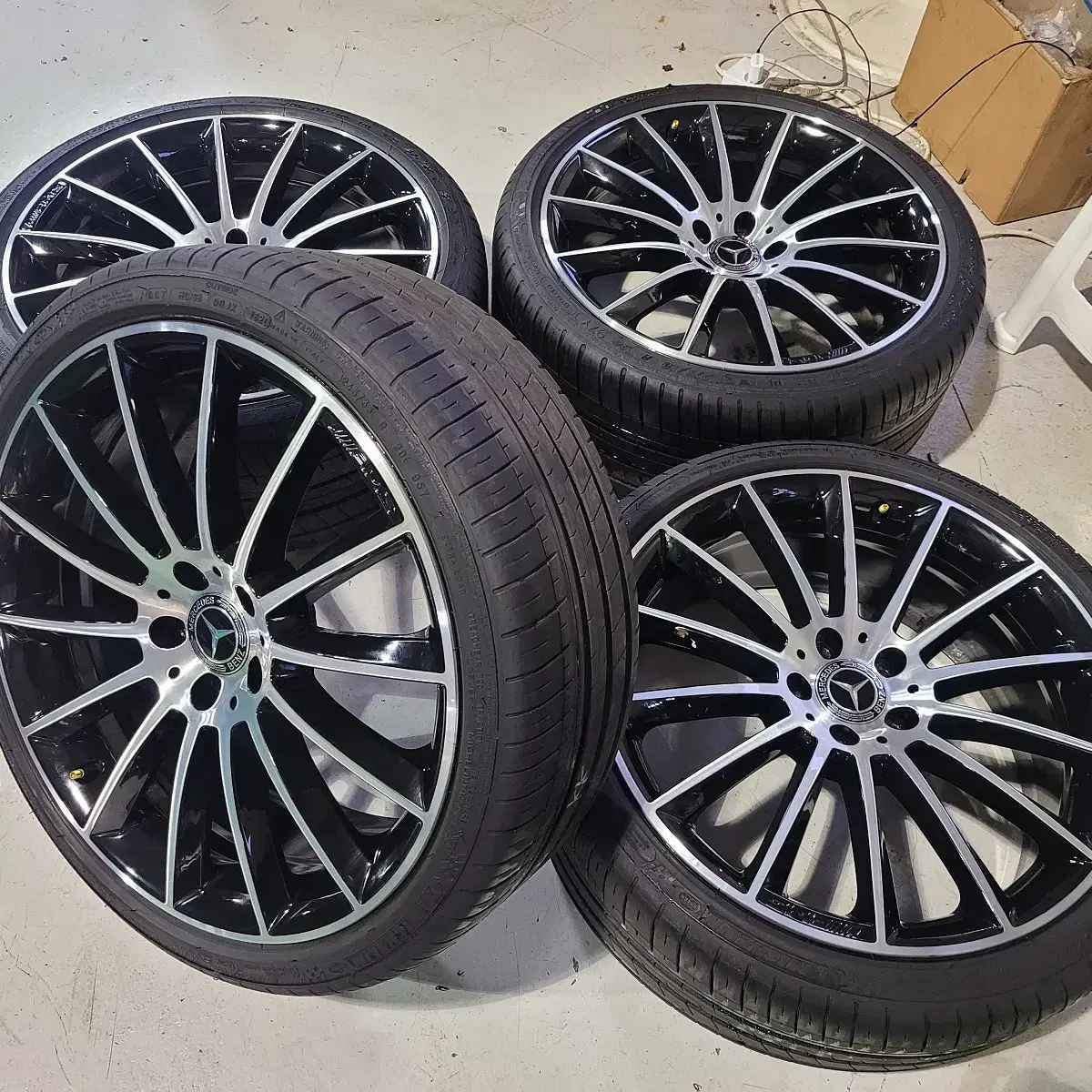 벤츠W257  CLS AMG마차 20인치 순정품휠타이어 한대분 판매