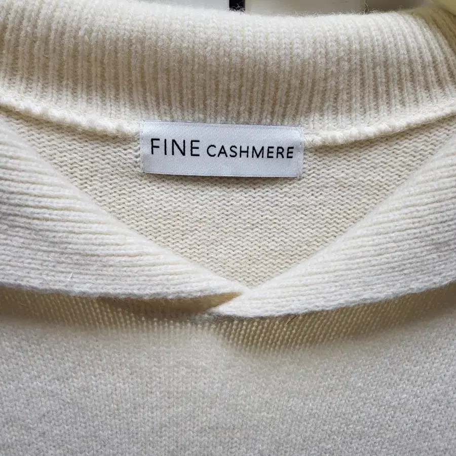 FINE CASHMERE  울혼방 카라넥니트