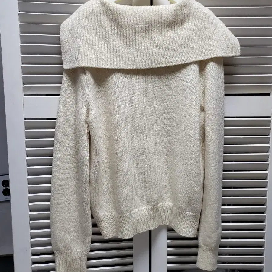 FINE CASHMERE  울혼방 카라넥니트