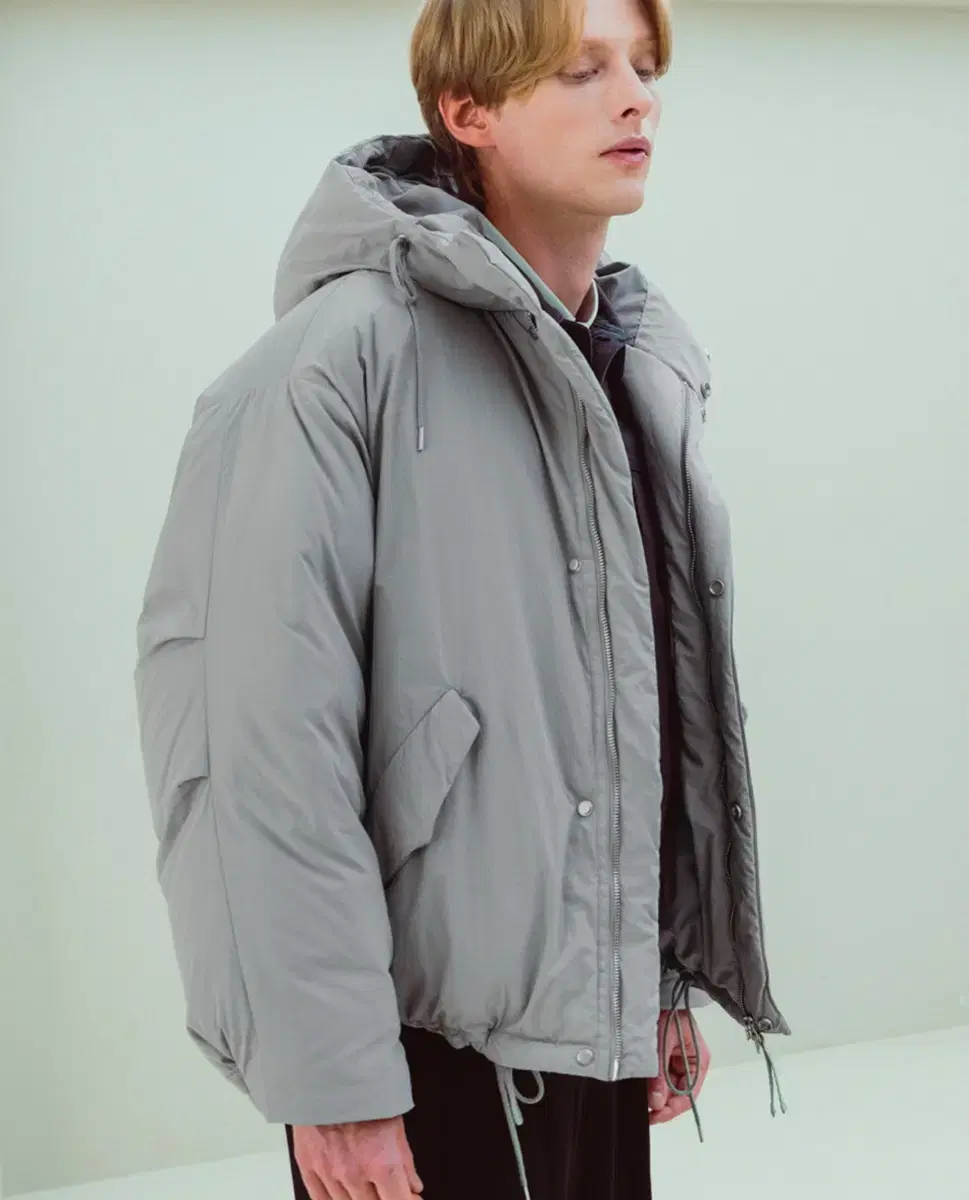 비슬로우 OVERSIZED HOOD SHORT DOWN PARKA