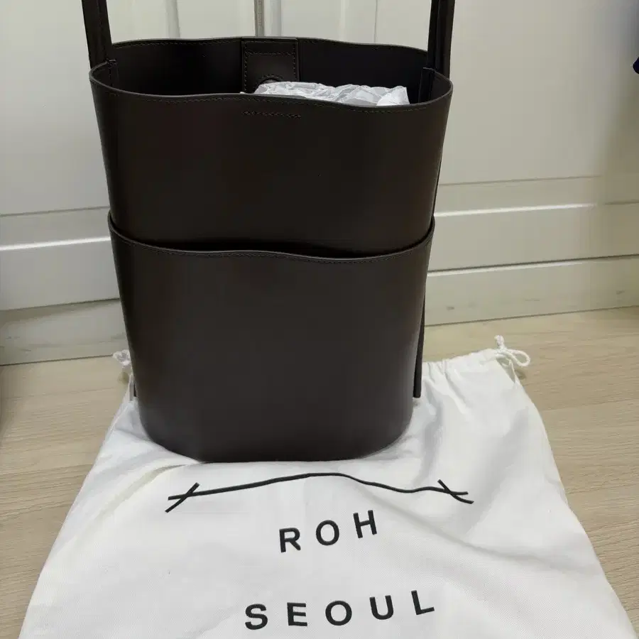 로서울 머그 숄더백 미디움 mug shoulder bag