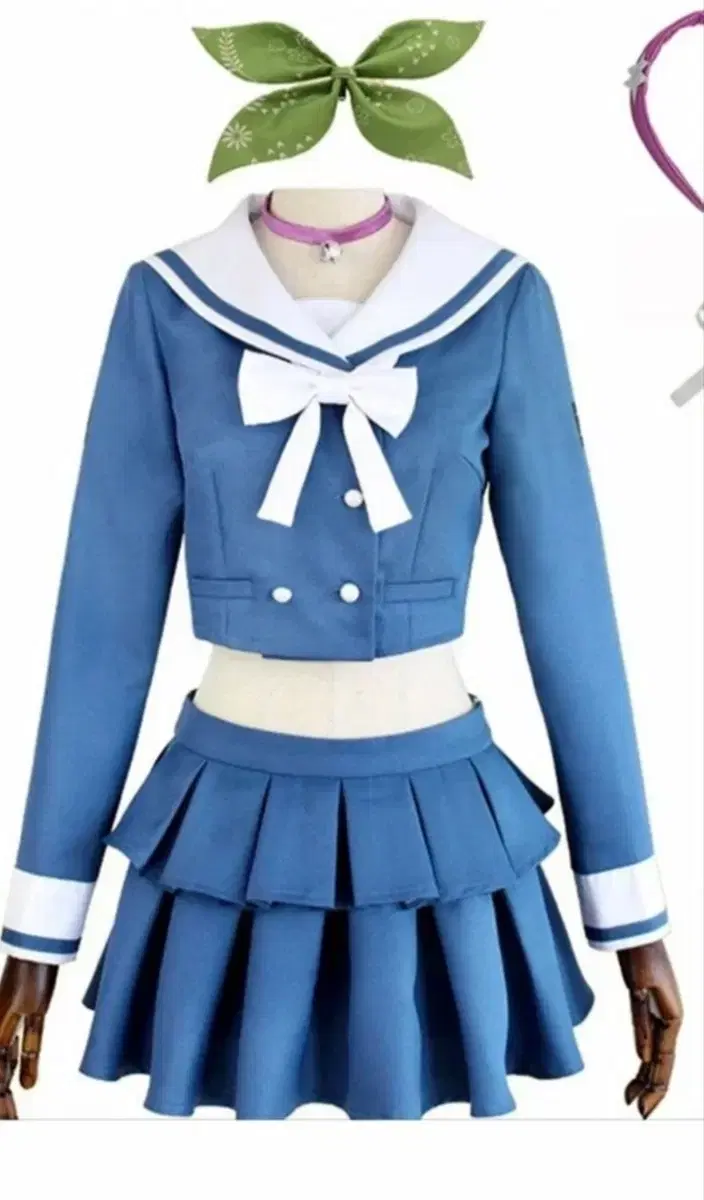 It's a pretty sailor uniform in a unique blue color.