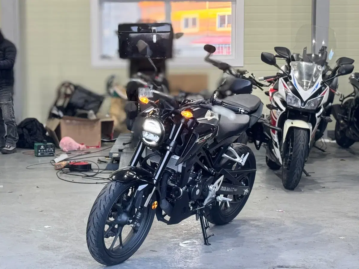 혼다cb125r 24년식 500km 보증서,키2개 신차급바이크 판매합니다