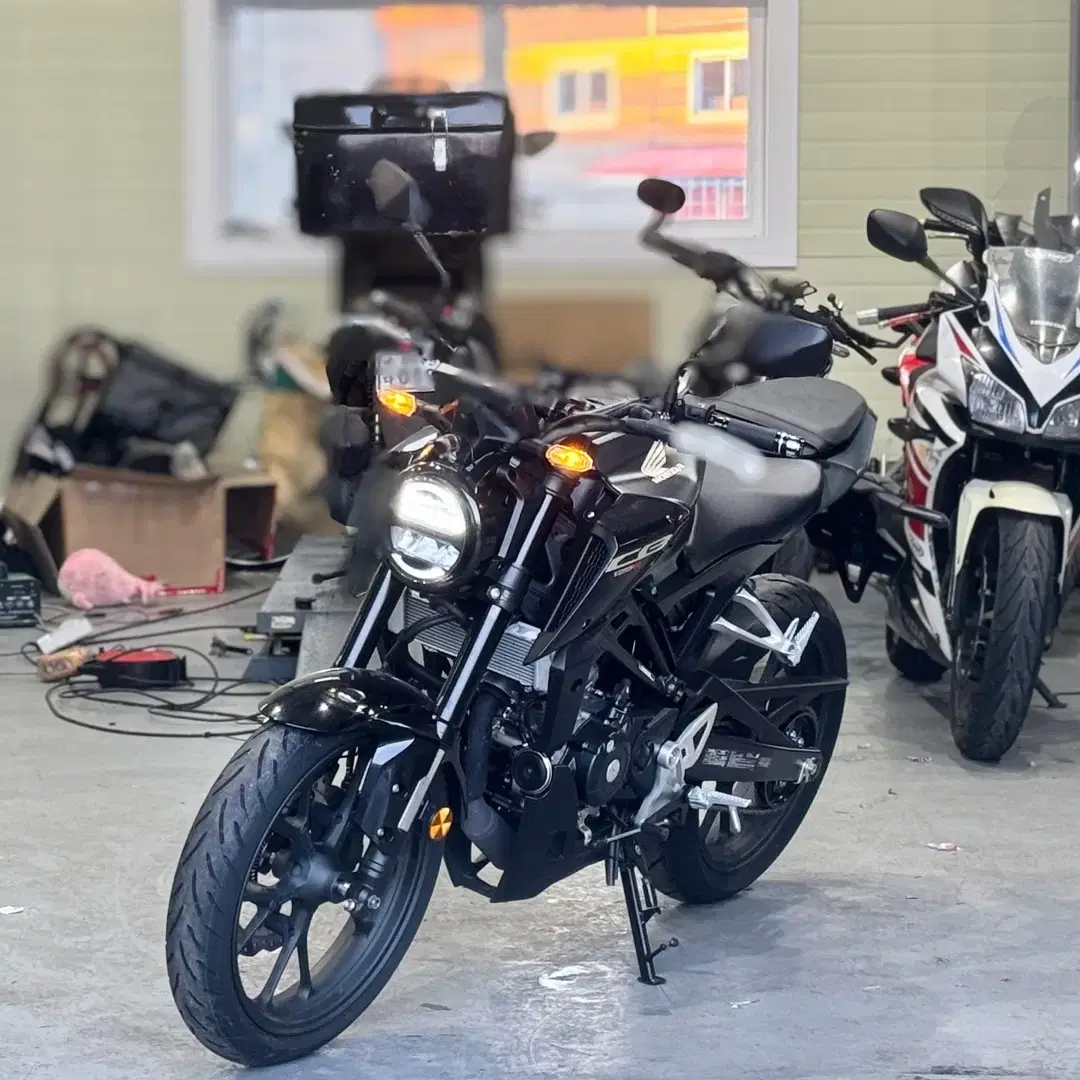 혼다cb125r 24년식 500km 보증서,키2개 신차급바이크 판매합니다