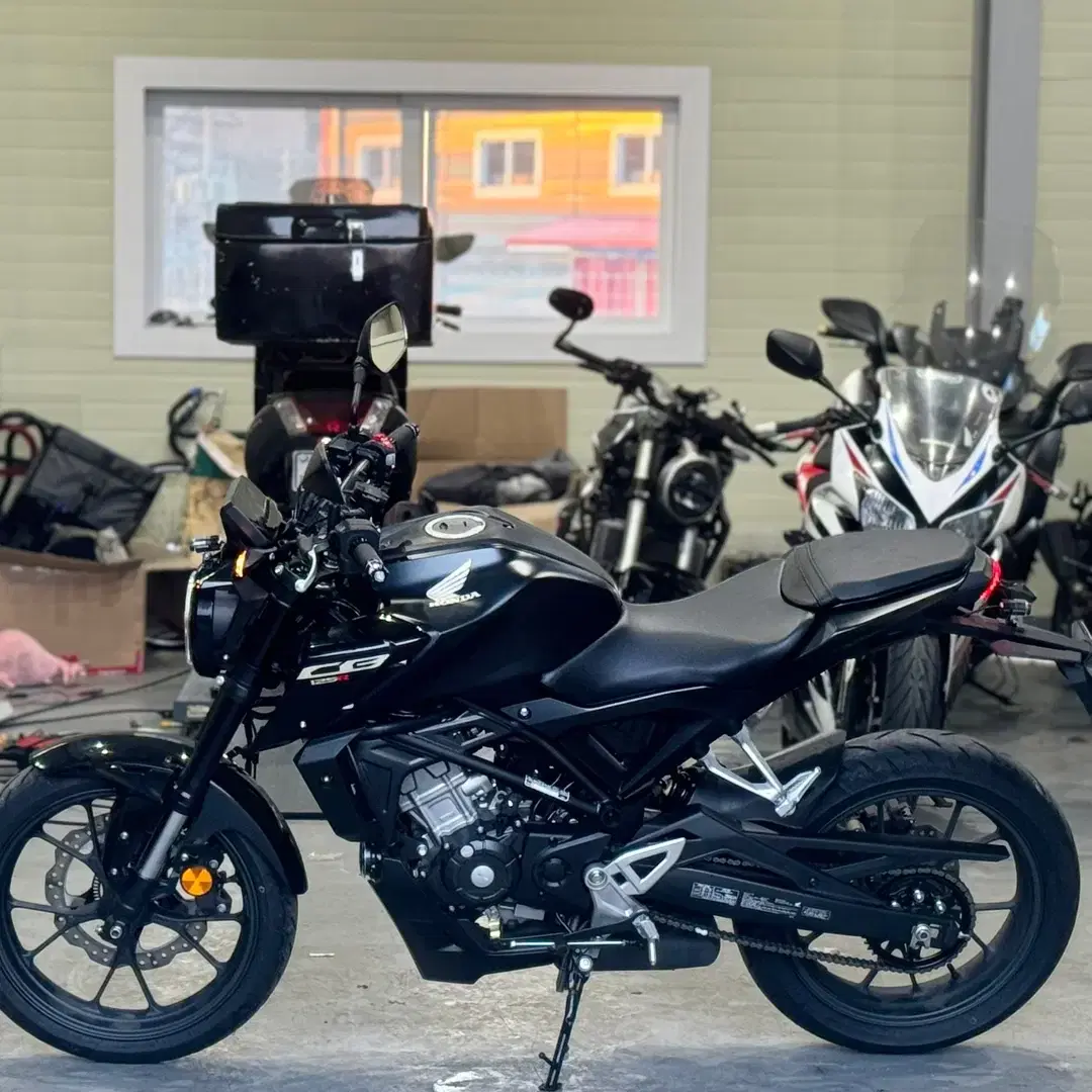 혼다cb125r 24년식 500km 보증서,키2개 신차급바이크 판매합니다