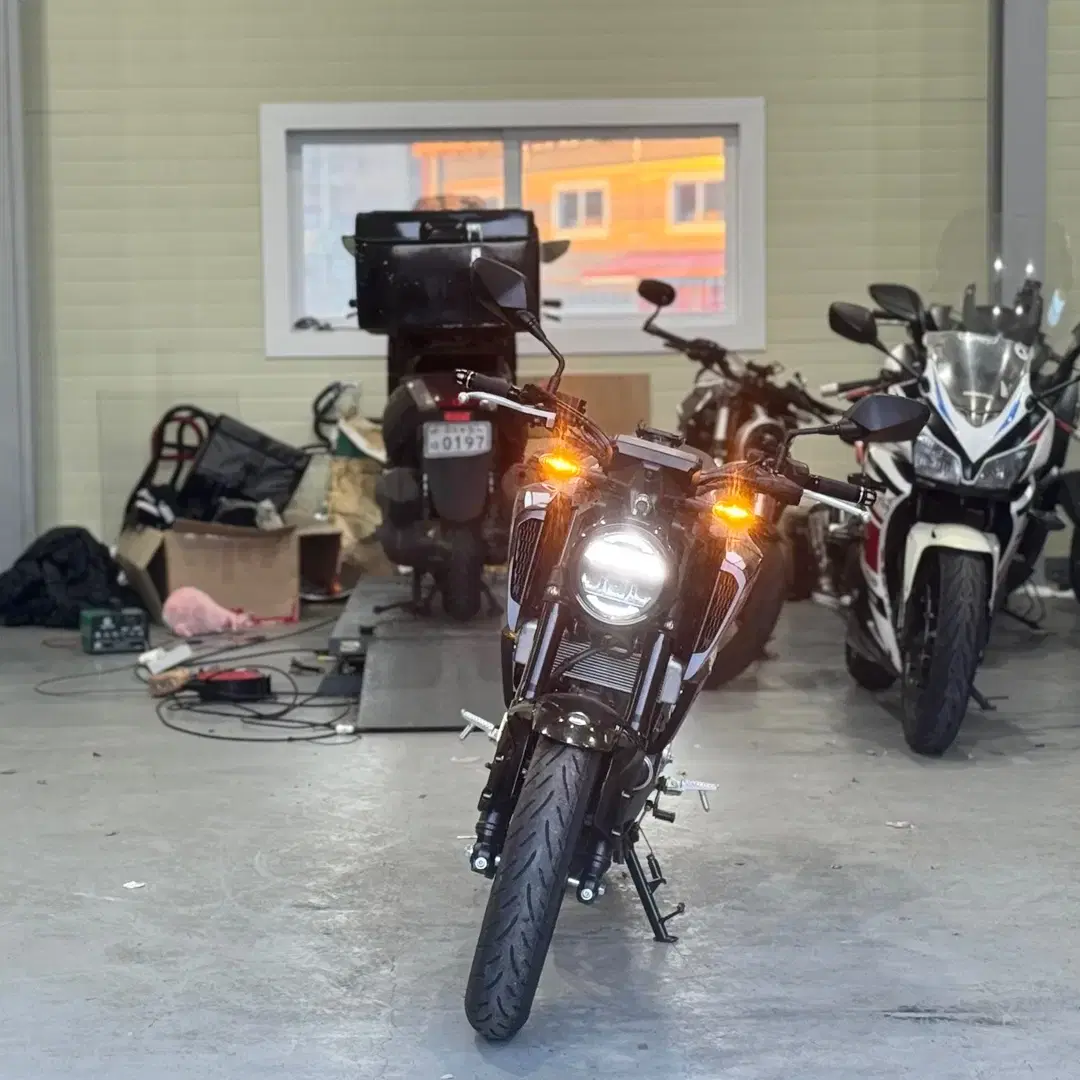 혼다cb125r 24년식 500km 보증서,키2개 신차급바이크 판매합니다