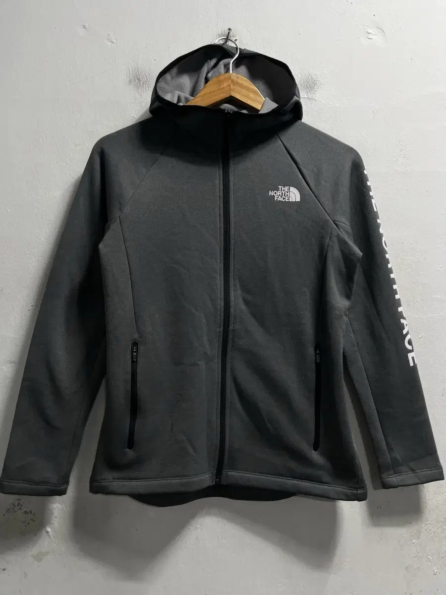 55-66 North Face, functional spandex training hoodie with a brushed finish, genuine product