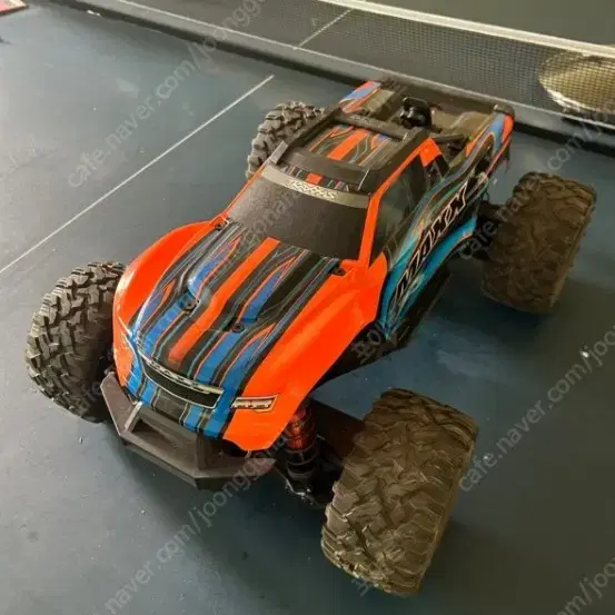 트랙사스 몬스터 트럭 4WD 1/10 스케일