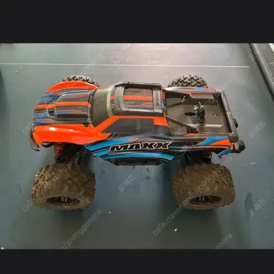 트랙사스 몬스터 트럭 4WD 1/10 스케일