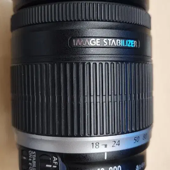 캐논 EF-S 18-200mm IS 렌즈 팝니다.