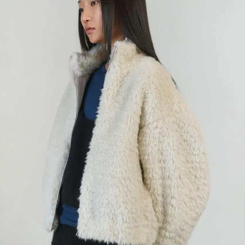 아모멘토 HAIRY FUR BLOUSON