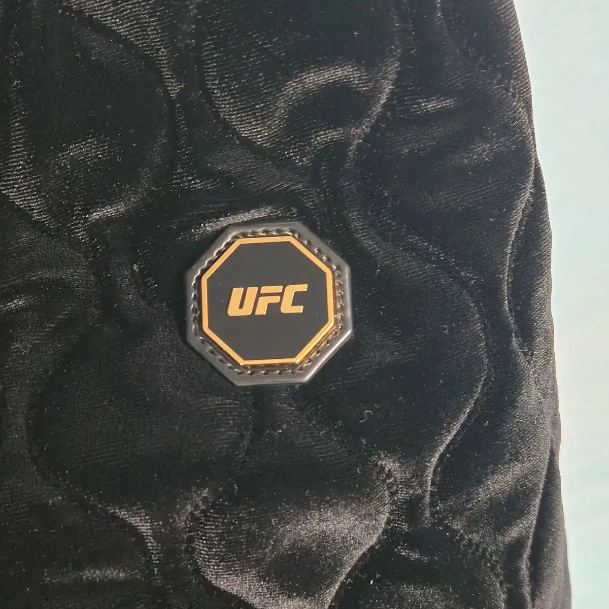 [100] UFC 퀄팅 벨벳 점퍼